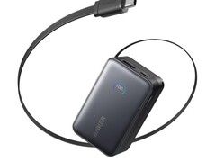 Powerbanken A1638 har en integrerad kabel och display (Bildkälla: Anker)