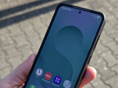 Galaxy 26 kanske inte laddas snabbare än Galaxy S25 (bilden). (Bildkälla:n