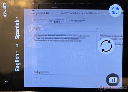 T1 Mini kan översätta skriven text via kameran, men upplevelsen är miserabel.
