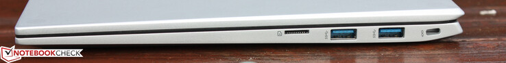 microSD-kortläsare, två USB-A-portar (3.2 Gen2), Kensington Lock