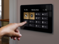 Philips Dynalite Matter Bridge kombinerar pekskärm (bilden) och Ethernet Gateway. (Bildkälla: Philips Dynalite)