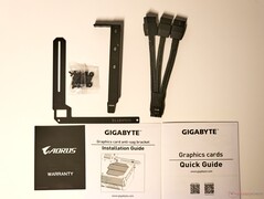 Garantikort, snabbstartguide, anti-sag-fäste och 12VHPWR till 3x 8-polig strömkabel