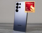 Galaxy S26 Ultra ryktas ha en uppgradering av batterikapacitet och laddning jämfört med sin föregångare på bilden här. (Bildkälla: Notebookcheck, Qualcomm, redigerad)