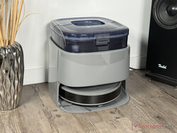 Lefant M3 Max laddar i sin station