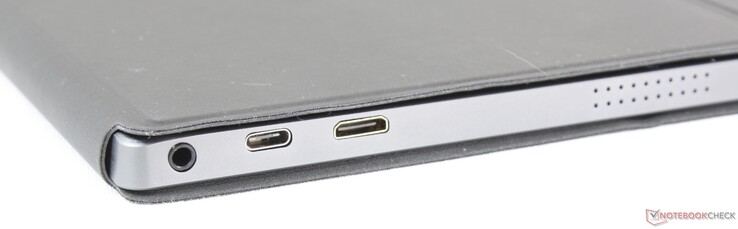 Vänster: 3.5 mm för hörlurar, USB Typ C strömport, Mini-HDMI