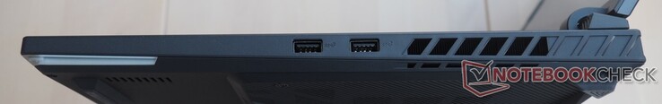 Höger sida: 2x USB-A 3.2 Gen 2