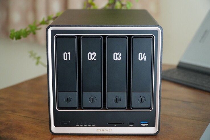 Ugreen NASync DXP4800 GT har två 10 GbE-portar
