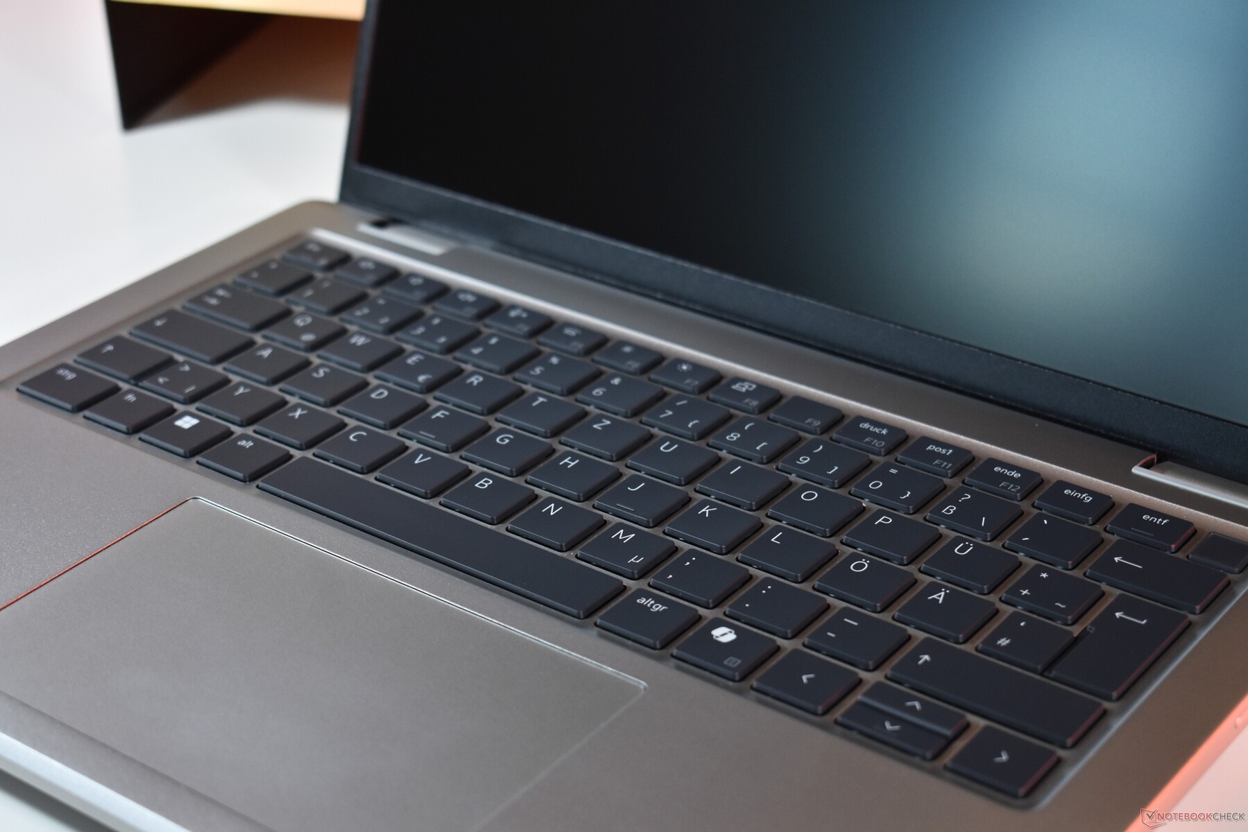 Dell Pro 14 Plus AMD: Tangentbord