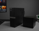 Minisforum 895D7 är smalare men högre än Steam Deck. På bilden: de två systemen sida vid sida.