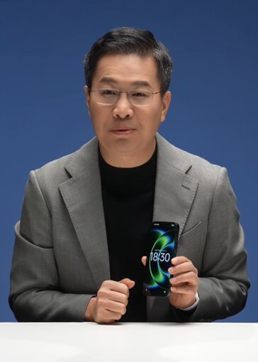 Lu Weibing ger den första fronten av Xiaomi 17 Ultra (Bildkälla: Lu Weibing)