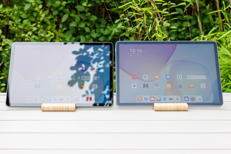 MatePad 11.5 med och utan PaperMatte-skärm (från vänster).