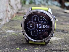 Garmin Fenix 9 kan eventuellt få en ny antenndesign, symbolisk bild av en Fenix smartklocka visas