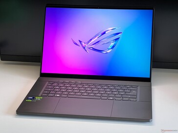 Asus ROG Zephyrus G16 (Bildkälla: Andreas Osthoff/Notebookcheck)