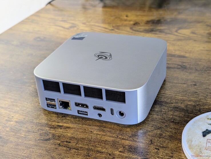 USB-portarna är inte identiska och det finns inga etiketter som skiljer dem åt