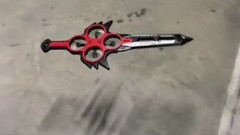 En bild av den svärdliknande drönaren som svävar i luften (Bildkälla: Wooden-Journalist902 via Reddit, skärmdump)