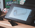 Huion Kamvas 16 Gen 3 på skrivbordet med stylus, rithandske och tangentbord