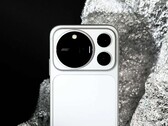 Honor Magic9 Pro Max avbildad i färgen Silver