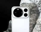 Honor Magic9 Pro Max avbildad i färgen Silver