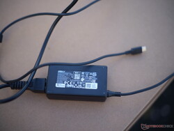 Kompakt 65-watts USB-C-strömförsörjning från Lite-On