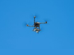 En Alta X-drönare med en specialbyggd simulerad Unmanned Aircraft Systems-miljö (Bildkälla: NASA/Brandon Torres Navarette; redigerad)