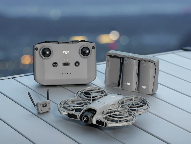 DJI Neo 2 med sin Digital Video Transmission Module och andra tillbehör. (Bildkälla: DJI)