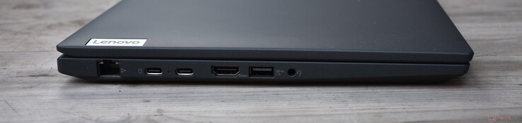 RJ45, 2x USB-C 3.2 Gen 2, HDMI, USB-A 3.2 Gen 1, 3,5 mm ljud