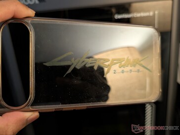 Cyberpunk 2077-logotyp på genomskinligt TPU-telefonskal.