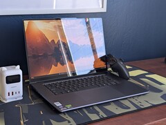 Lenovo Pro 9 16IPH11 har uppdaterats med nya externa funktioner, men de lågupplösta bilderna från Lenovo gör den inte rättvisa