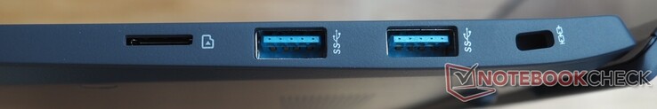 Höger: micro SD, 2x USB-A 3.2 Gen2, Kensington Lock