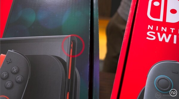 Bilden av Switch 2 på förpackningen till den nya versionen visar en synlig skruv på den högra skenan.