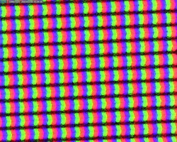 Något gryniga, matta IPS-subpixlar