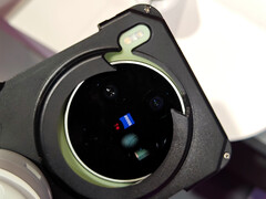 En titt på baksidan av Vivo X300 Max.