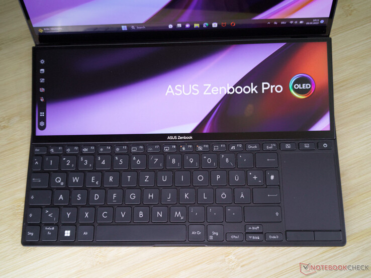 Asus Zenbook Pro Duo 14 inmatningsenheter