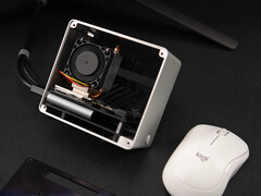 ETA Prime planerar att dela med sig av en byggvideo senare. På bilden: den modifierade Galaxy S20 FE mini PC.