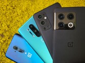 Fyra generationer av OnePlus-smartphones i testet