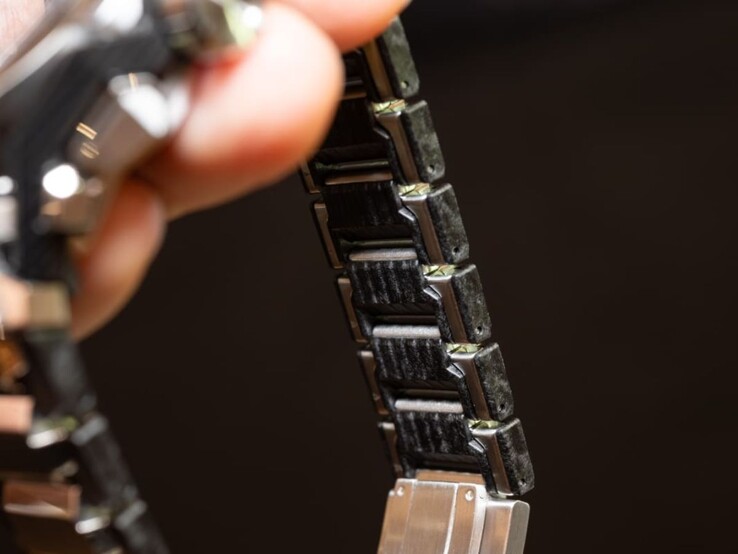 Ett foto av Casio G-Shock MTG-B4000D-1A-klockans inre armband. (Bildkälla: Impress Watch)