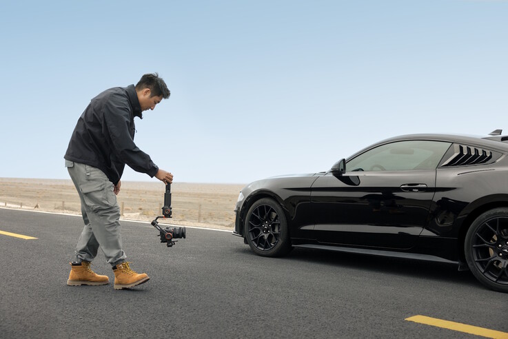 Spårar bilar på ett tillförlitligt sätt, oavsett om motivet eller skaparen rör sig (Bildkälla: Hohem)