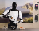 Tesla Optimus robot i aktion. Företaget ska producera 5 000 av humanoiderna under 2025 (Bildkälla: Tesla)