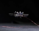 Den biliknande roboten under flygning (Bildkälla: David von Blohn/CNN; beskuren skärmdump)