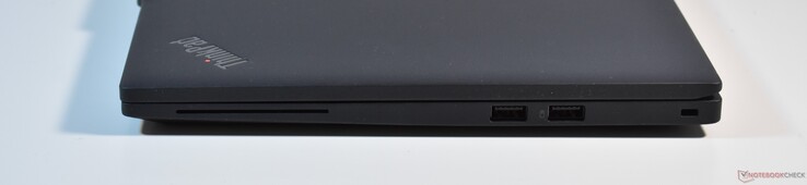 rätt: Smartcard-läsare, 2x USB A 3.2 Gen 1, plats för Kensington Lock