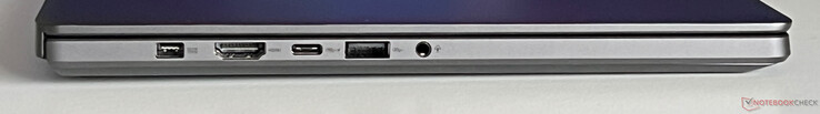 Vänster: Strömförsörjning, HDMI 2.1, USB-C 4.0 (40 GBit/s, DisplayPort 1.4, Power Delivery), USB-A 3.2 Gen 2 (10 GBit/s), 3,5 mm ljud