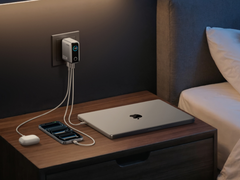 Ankers nya laddare (100W, 3 portar, smart display) (bilden) finns nu tillgänglig i silver i USA. (Bildkälla: Anker)