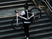 Roadlite:ON CF: Lätt elcykel med remdrift