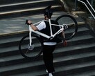 Roadlite:ON CF: Lätt elcykel med remdrift