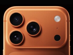Närbild av kameramodulen i iPhone 17 Pro som visar den nya blixtplaceringen. (Bildkälla: Apple)