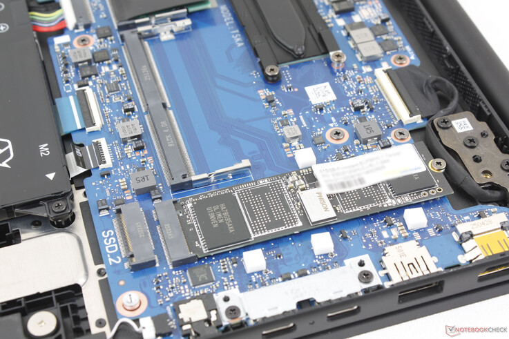 Systemet stöder upp till två M.2 2280 PCIe4 SSD-enheter