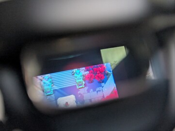 Xreal One Pro ansluten till Steam Deck kör Hyper Light Drifter