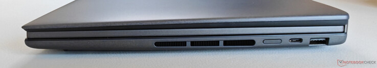 Höger sida: Strömknapp, USB-C 4.0 med Thunderbolt 4 (40 GBit/s, DisplayPort, Power Delivery), USB-A 3.2 Gen.2 (10 Gbit/s)