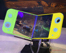 Flex Gaming har en innovativ design som låter joystickarna passera genom chassit för att minimera den totala tjockleken. (Bildkälla: Notebookcheck)