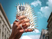 The Unsnatchable förhindrar stöld genom spikar. Apple vill uppnå en liknande effekt genom ett mjukvarulås.